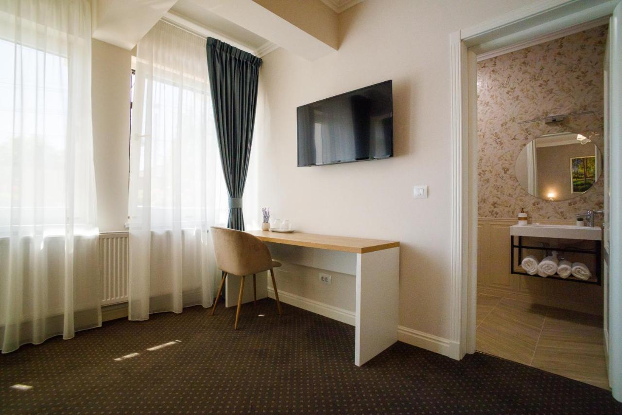 Pensiunea Casa Sturza Bacău エクステリア 写真